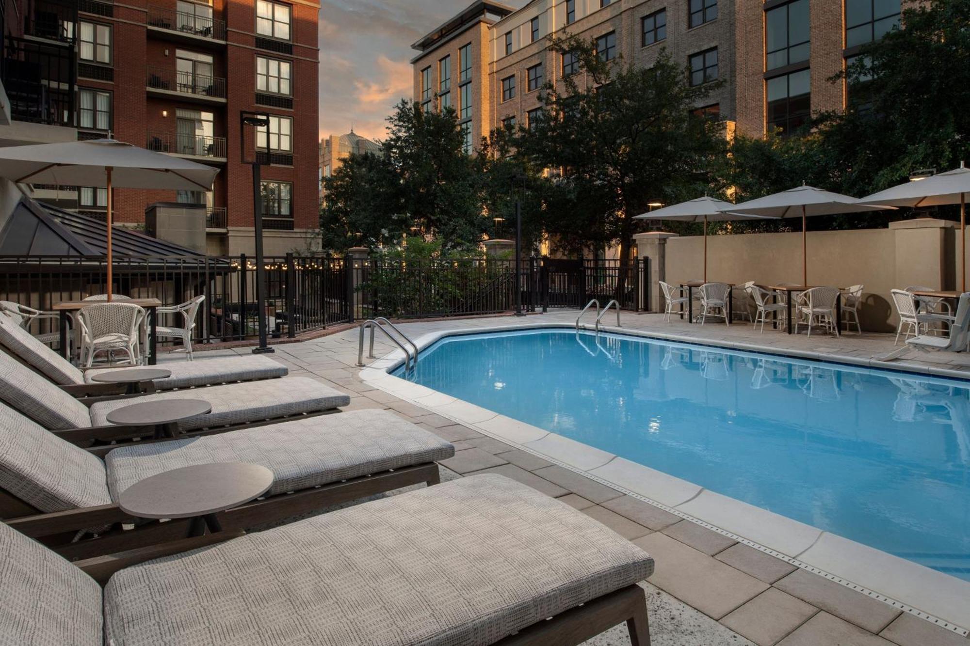 Courtyard By Marriott Savannah Downtown - Historic District Exterior photo