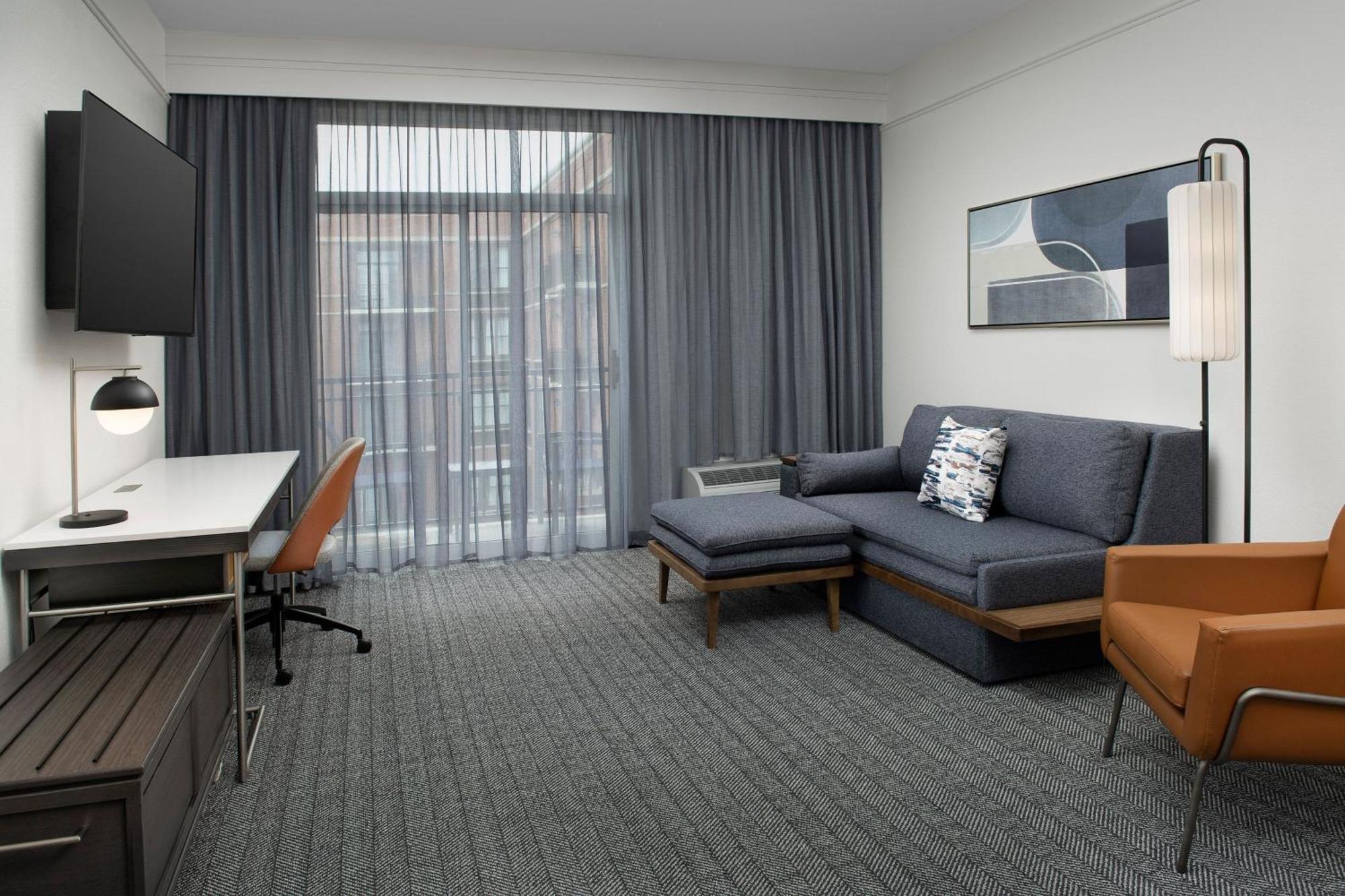 Courtyard By Marriott Savannah Downtown - Historic District Exterior photo