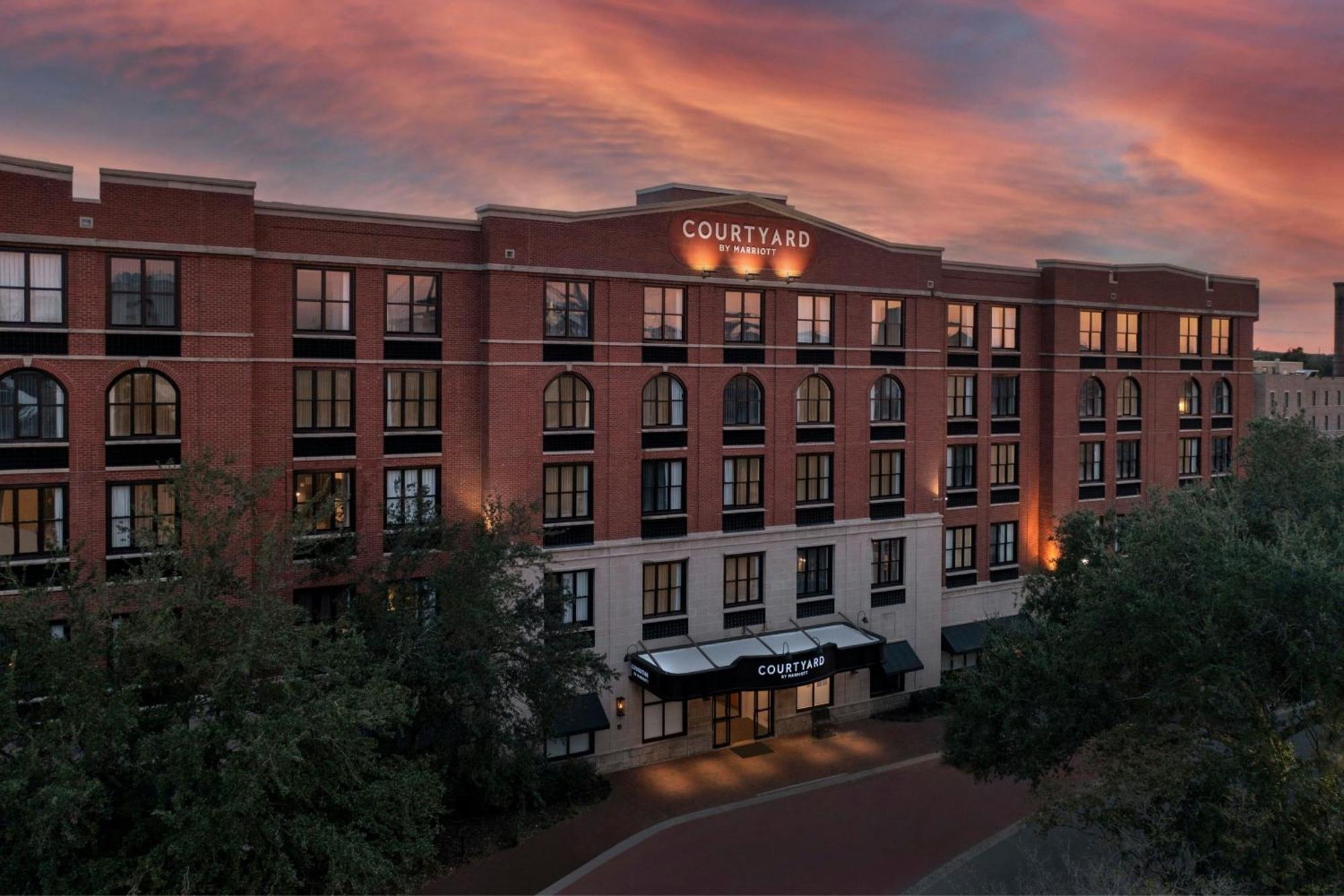 Courtyard By Marriott Savannah Downtown - Historic District Exterior photo